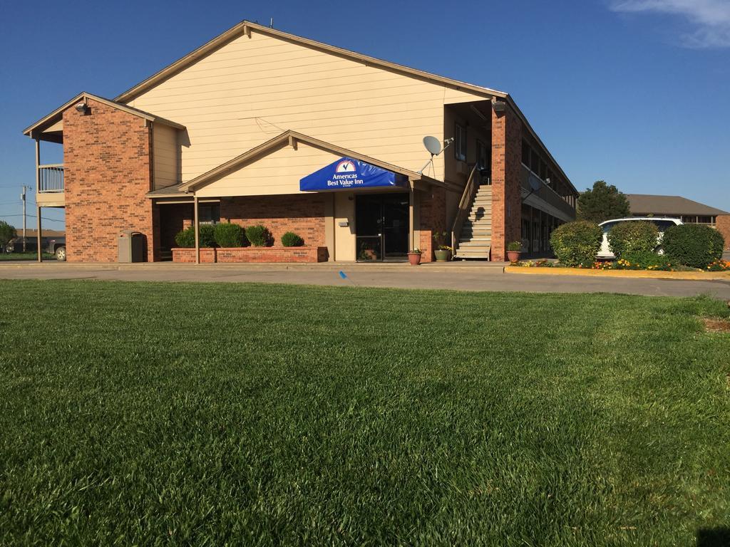 Americas Best Value Inn - Garden City Exterior photo