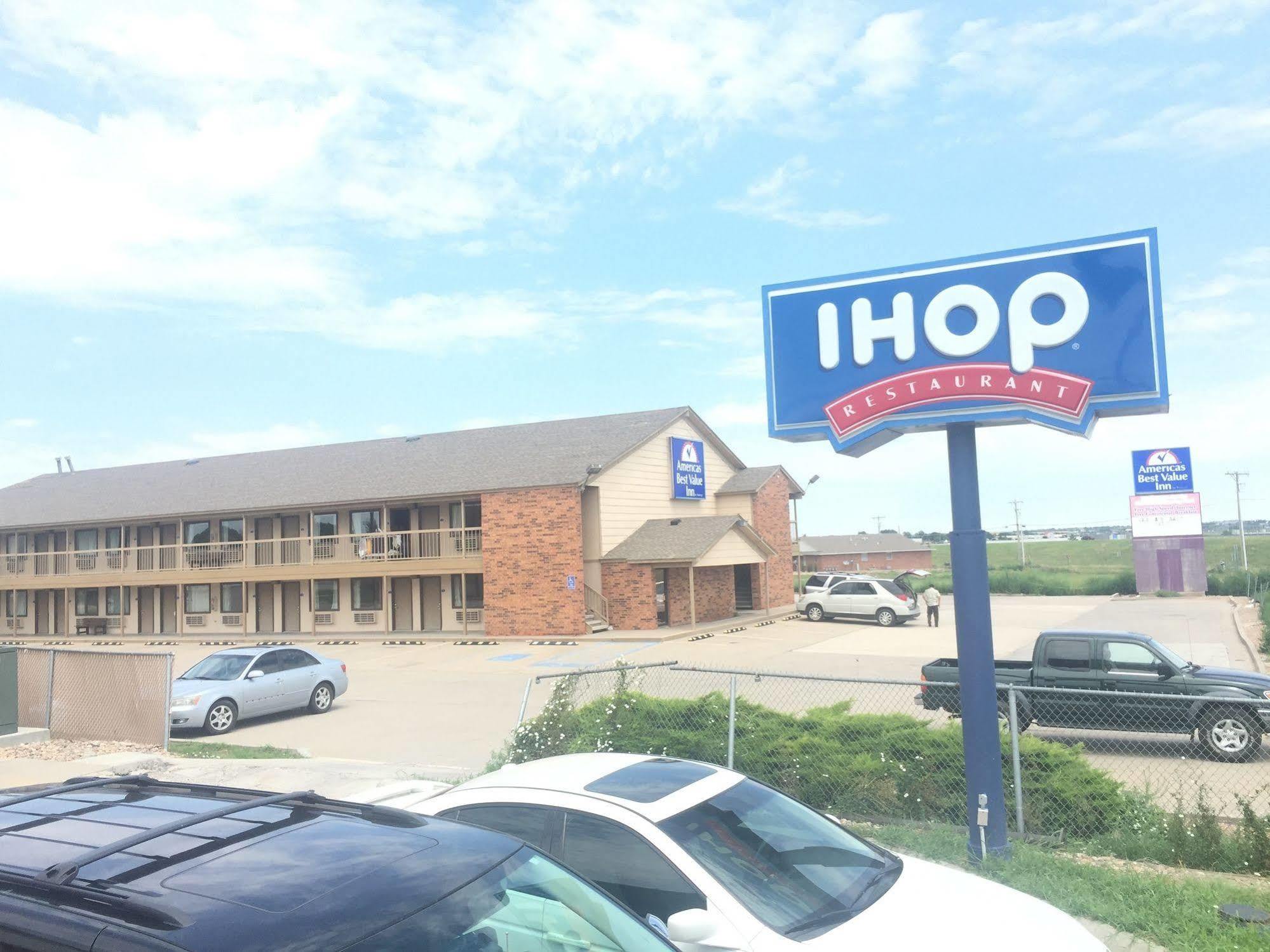 Americas Best Value Inn - Garden City Exterior photo