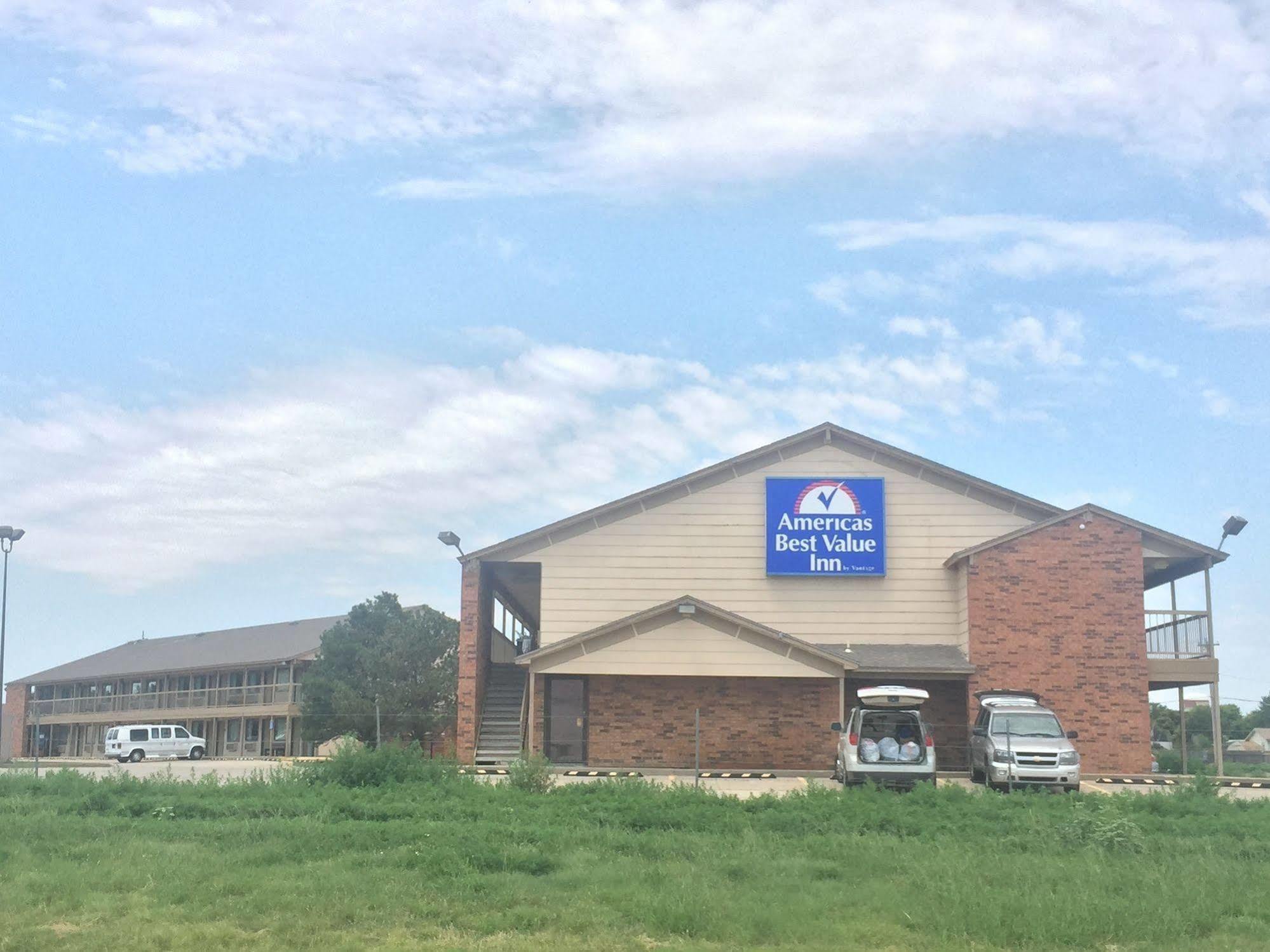 Americas Best Value Inn - Garden City Exterior photo