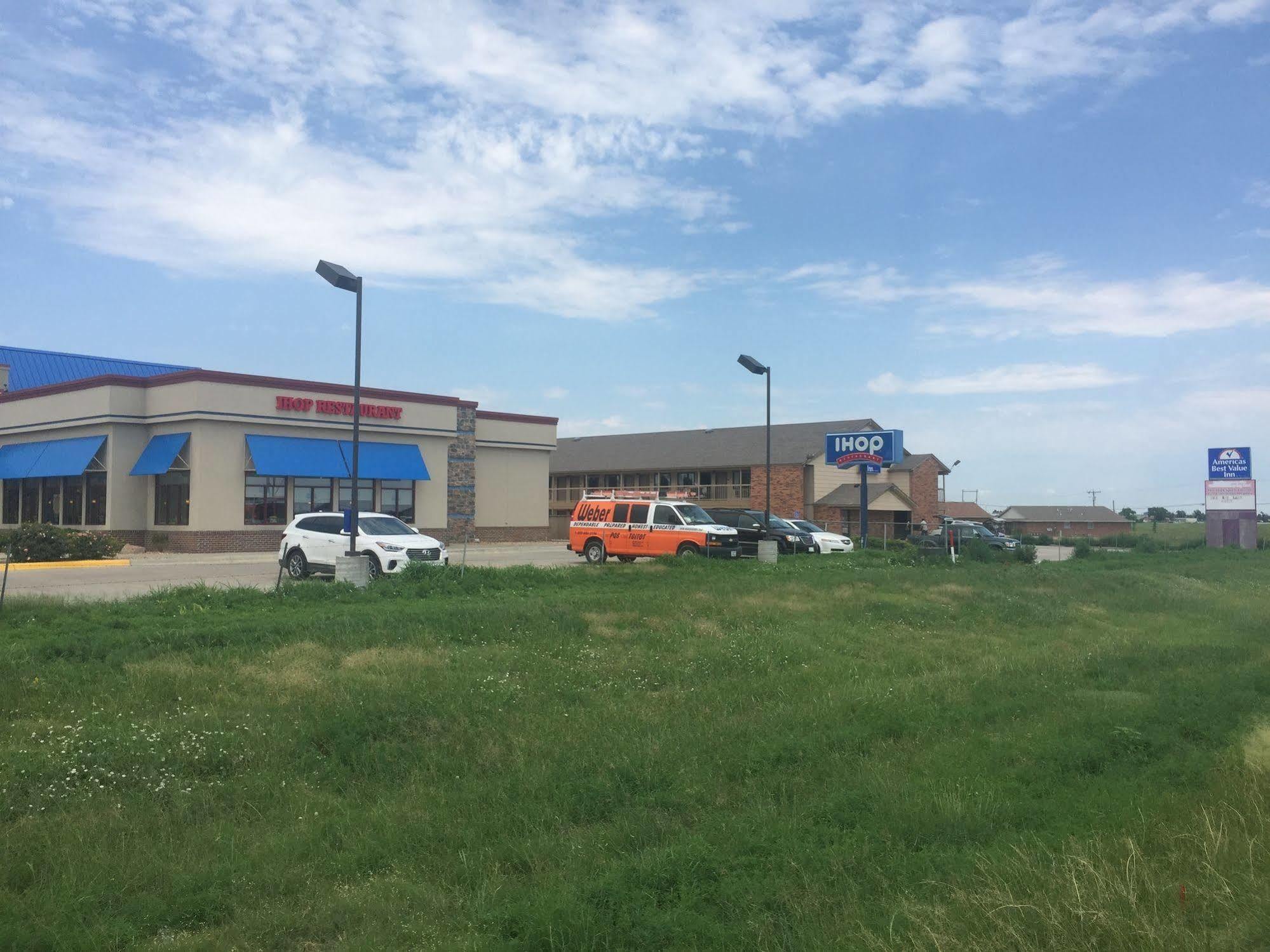 Americas Best Value Inn - Garden City Exterior photo